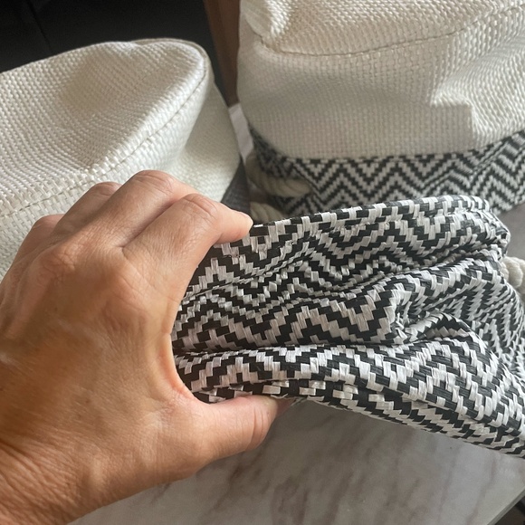 SET OF 3 SMALL BLACK AND WHITE STORAGE BASKETS - Picture 11 of 13